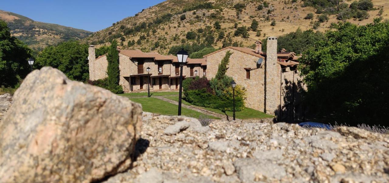 Hotel Ribera Del Corneja Navacepedilla de Corneja Exterior photo